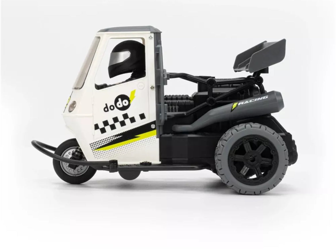 S810 1/16 2.4G RC Tricycle Motorcycle LED Light Spray RC Stunt Vehicle Car Buggy