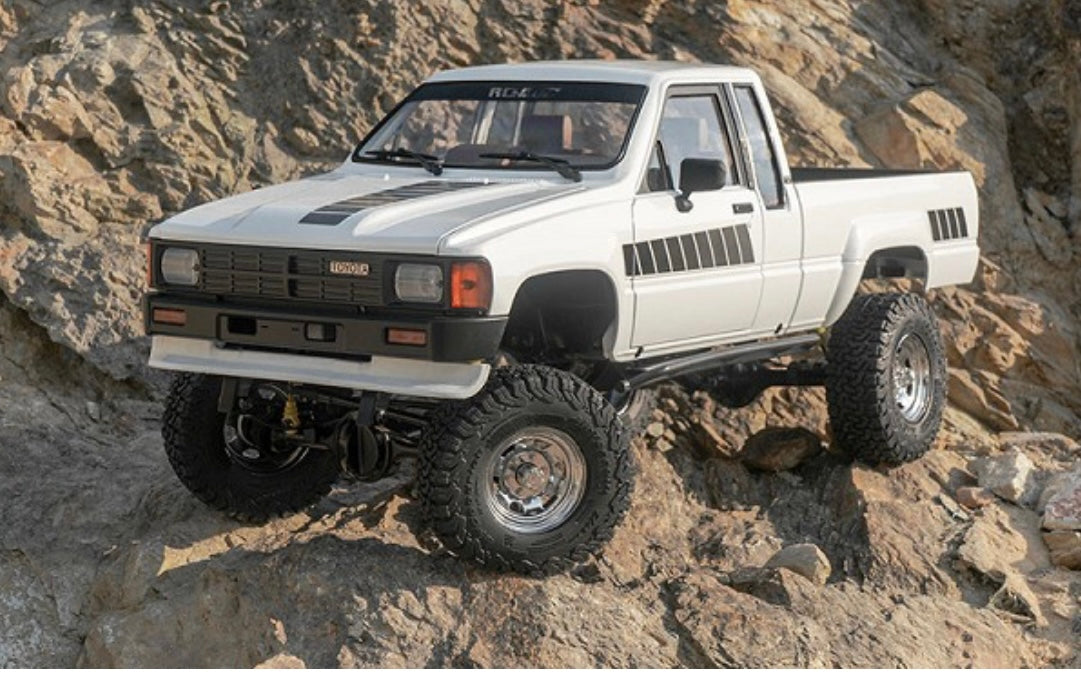 RC4WD Trail Finder 2 "LWB" RTR w/ 1987 Toyota XtraCab Hard Body Set (White)